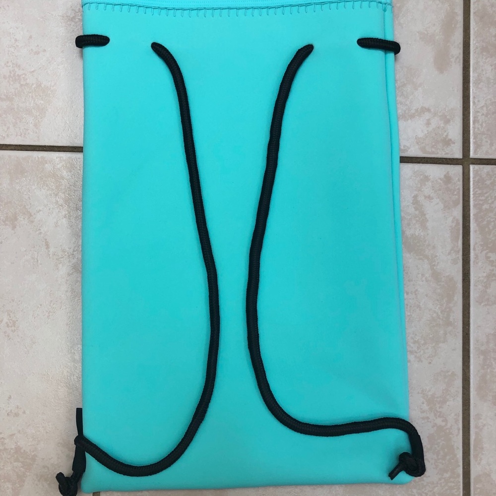 TRIANGL Neoprene Turquoise Drawstring Bag- NWT.
